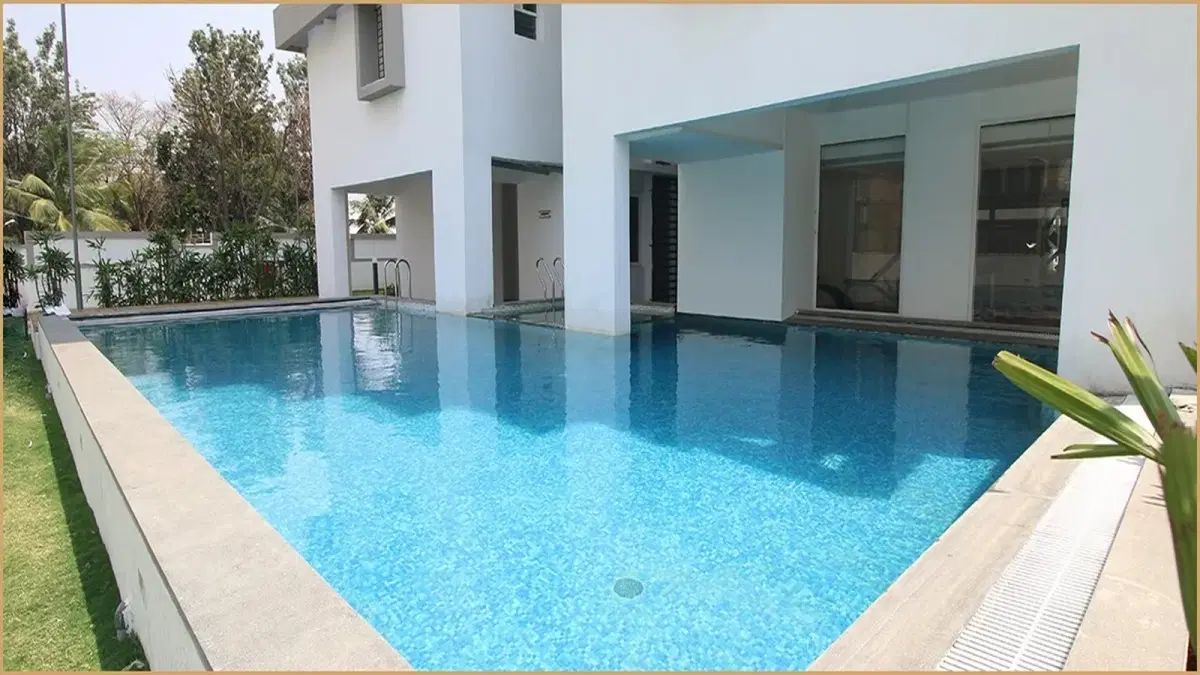 Purva-Whitehall-Pool