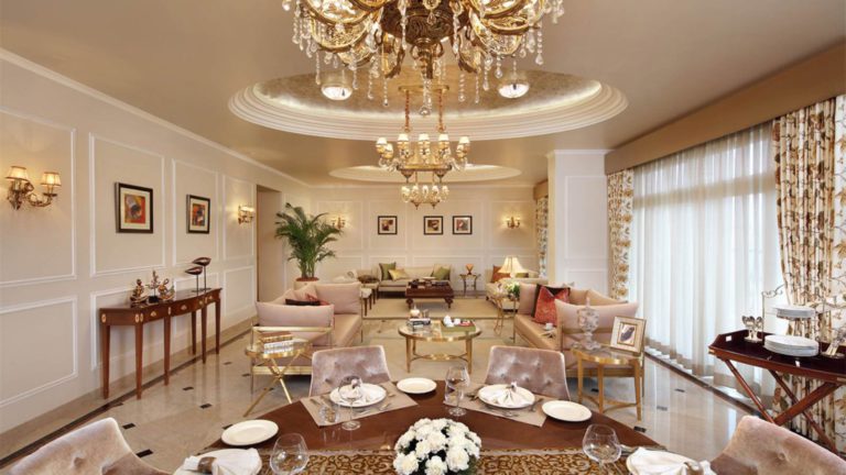 SkyVilla - Living & Dining Area