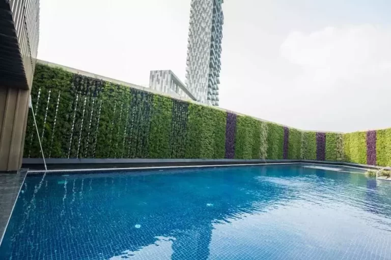 Paras-Quartier-Club-Rooftop-Pool