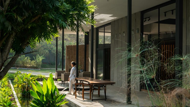 SRK The Roots Exterior